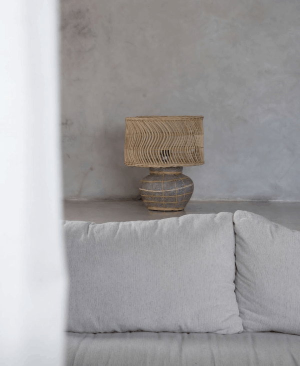 Lampe béton et rotin