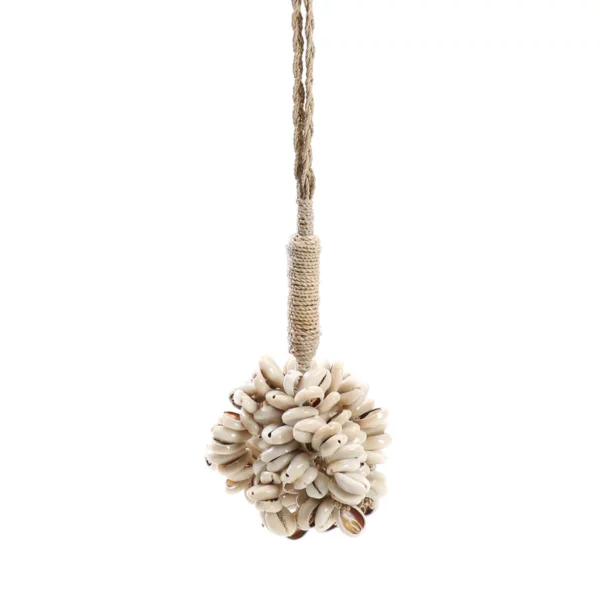 La coquille de porte avec pompon en cauris - Naturel