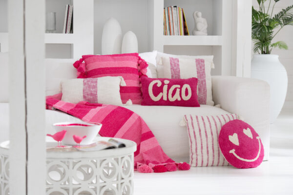 Rayures de coussin + pompons en coton rose – Image 3