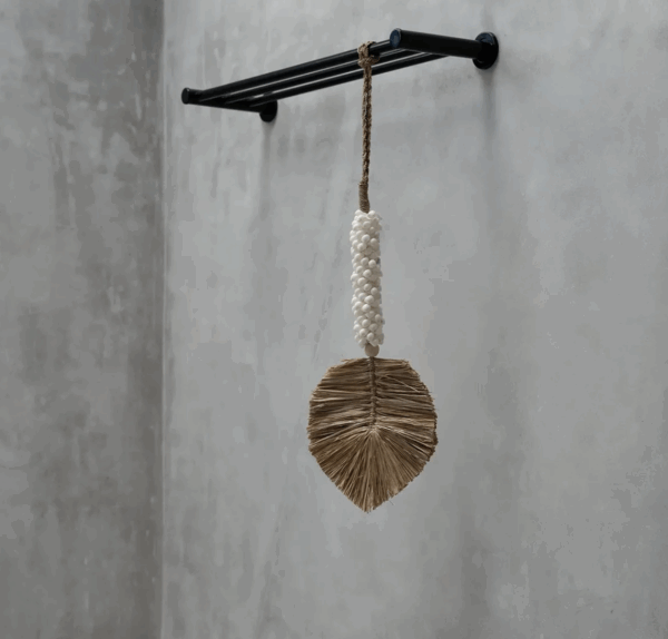 Le pompon en coquillage de raphia - blanc naturel – Image 2