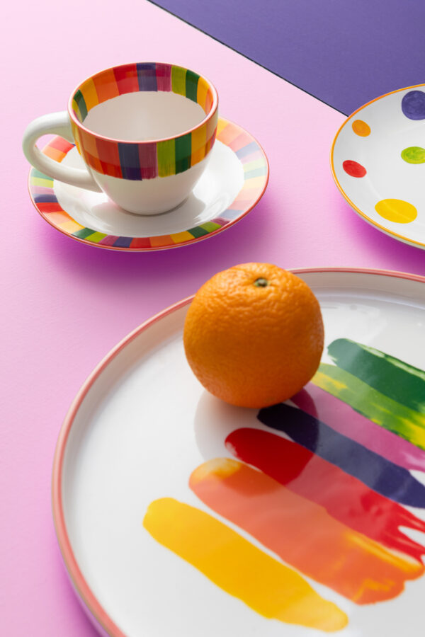 Mélange de porcelaine à rayures sur assiette – Image 3