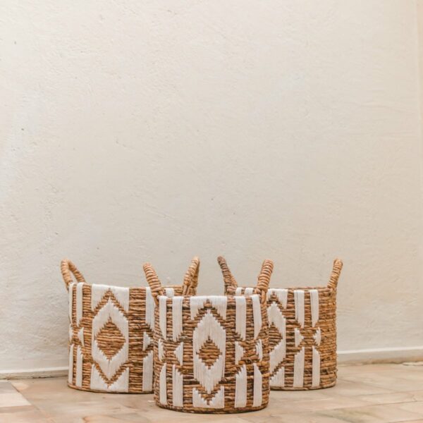 Panier à Linge Panier à Plantes Grand Panier de Rangement Rond NASARI en Fibre de Bananier avec Motif Macramé en Coton – Image 5