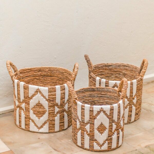 Panier à Linge Panier à Plantes Grand Panier de Rangement Rond NASARI en Fibre de Bananier avec Motif Macramé en Coton