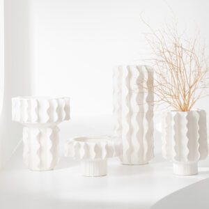 Vase en céramique blanc moyen Helix Round