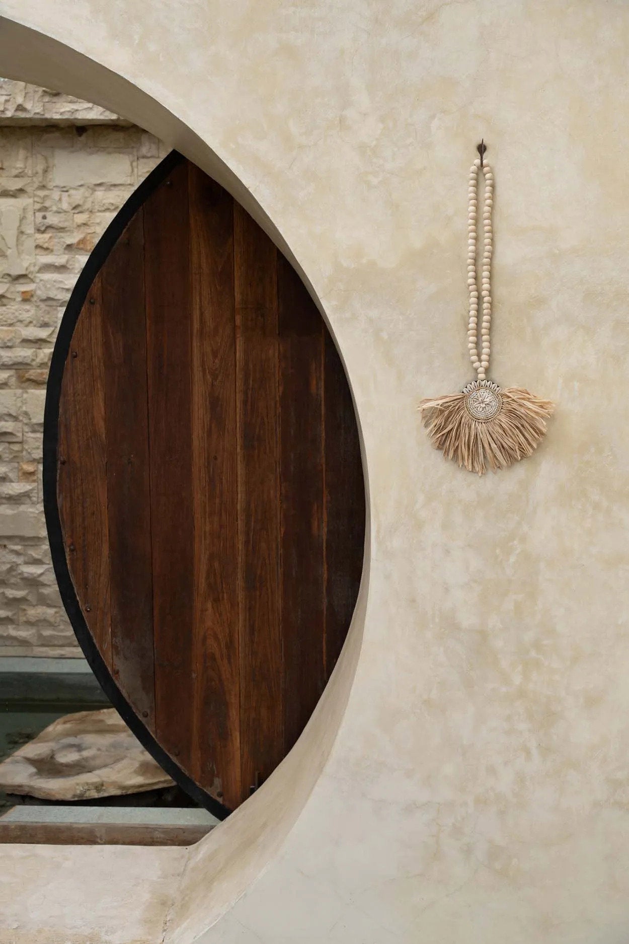 Le pompon en raphia Tajoe - Naturel – Image 2